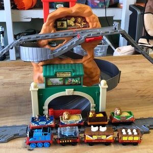 Thomas take-n-play Lion Canyon with various cars